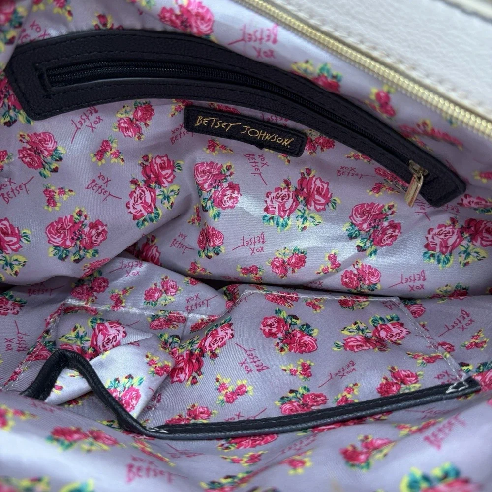 Betsy Johnson Large Skull Boss Bucket Bag or Skullicious Bag‎ No Hang Charm